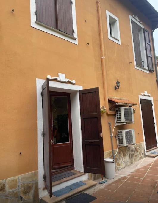 Holiday home 2 Pieces Avec Terrasse Et Parking, Wifi, Climatisation